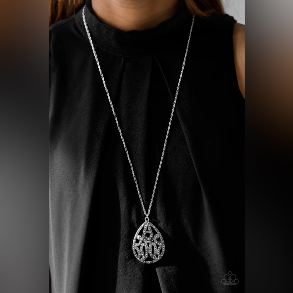 ❤️‍🔥5/$25❤️‍🔥 TEARDROP-Dead Gorgeous Silver Necklace